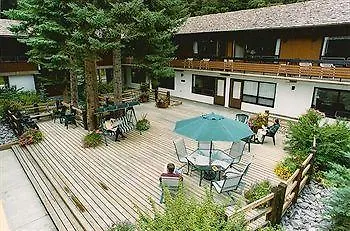 The Dorothy Motel Банф
